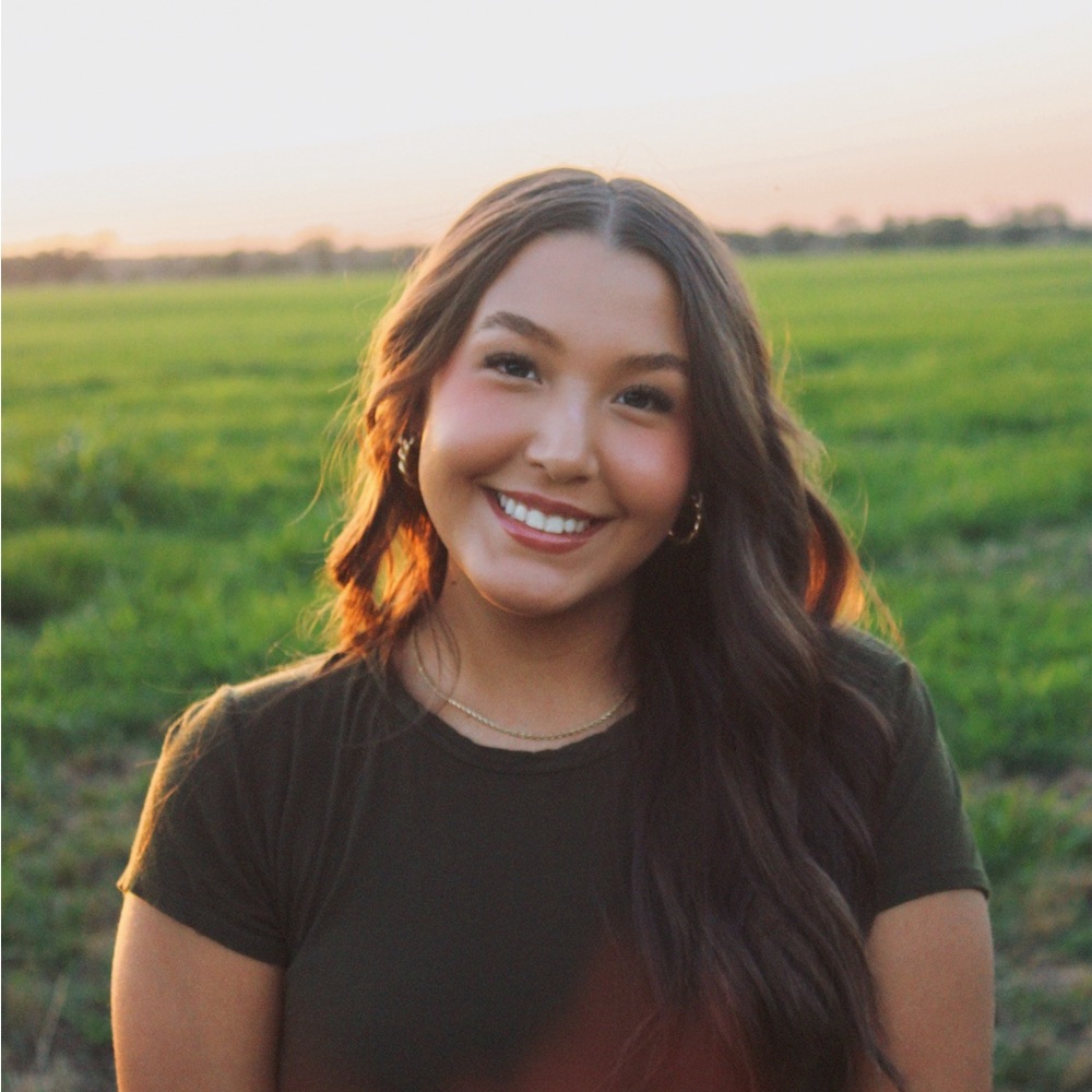 Meet your Posher, Caely